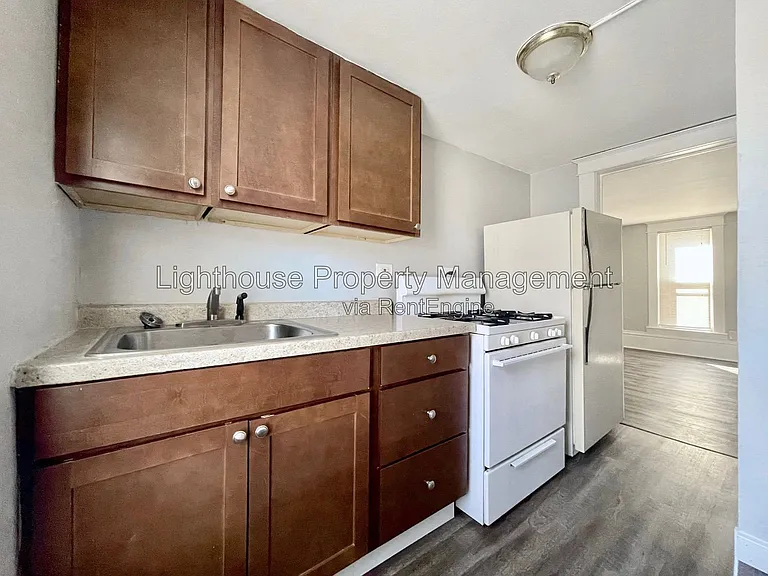 615 Prospect Ave NE #3 — Photo 3