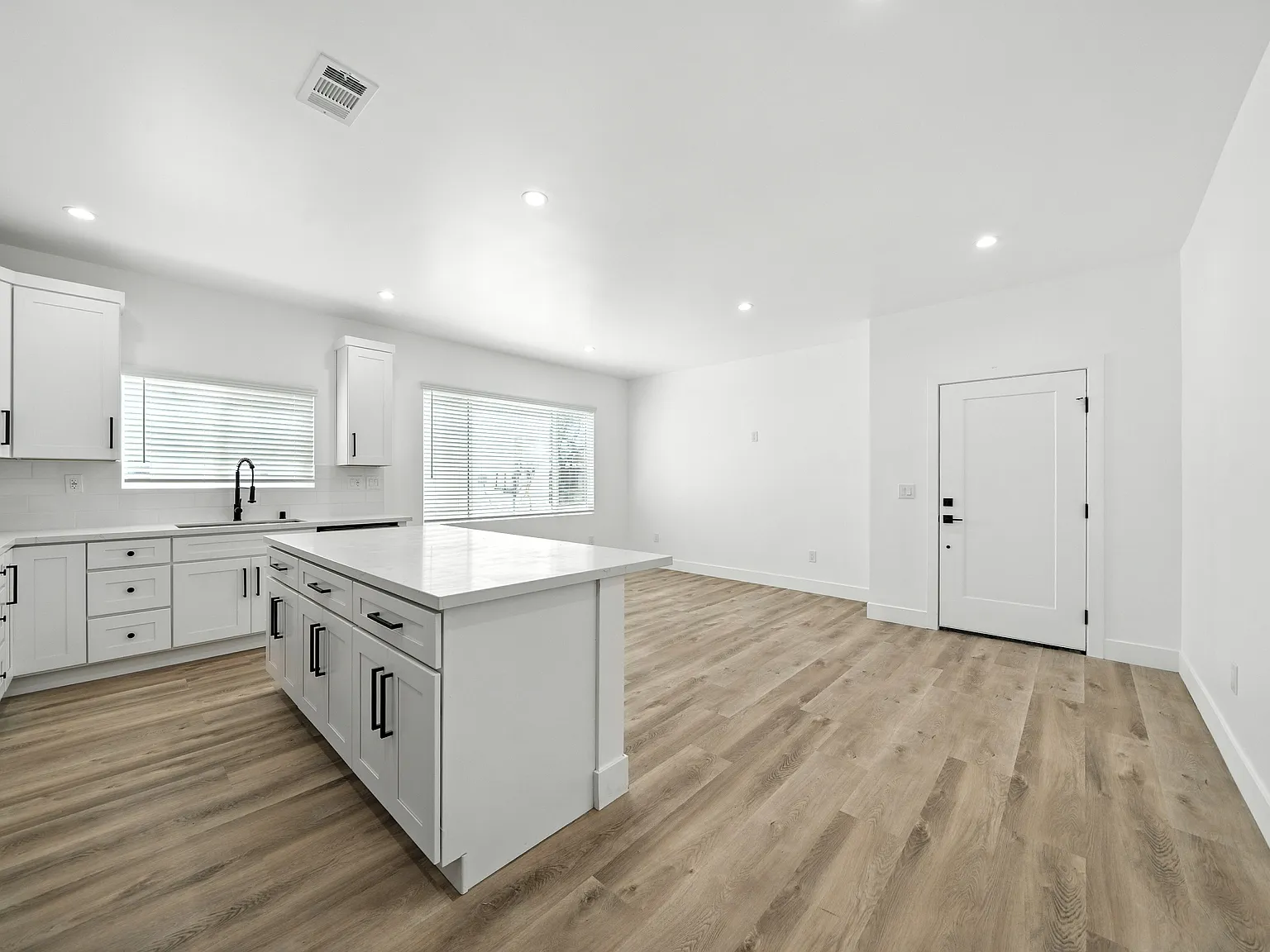 3 bed, 1063 sqft, $4,000 — Photo 2