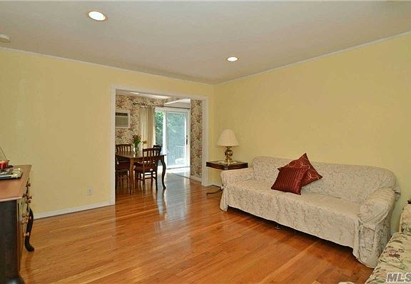 4th image of 114 Toronto Ave