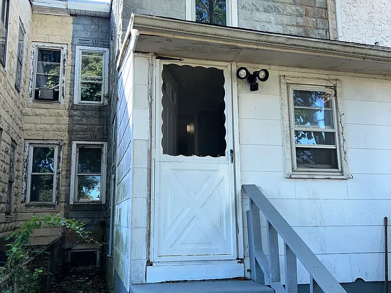 126 Darcy Ave — Photo 2