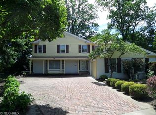 17888 Clifton Park Ln, Lakewood, OH