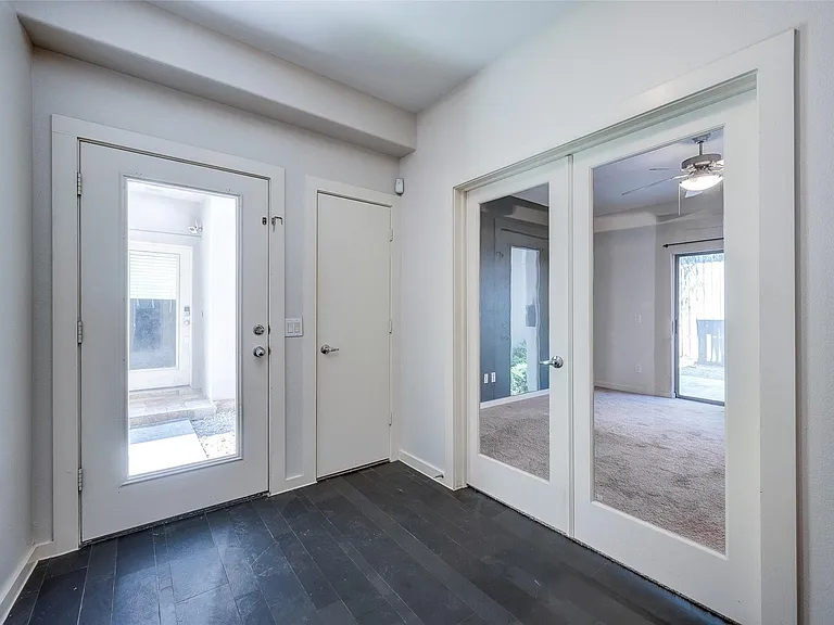 1729 Reinerman St — Photo 5