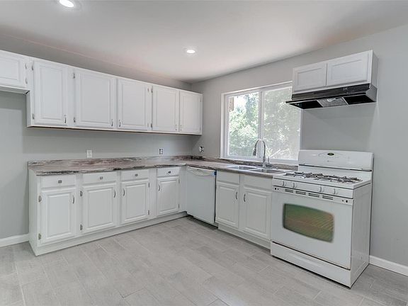 5th image of 1500 Reale Ave