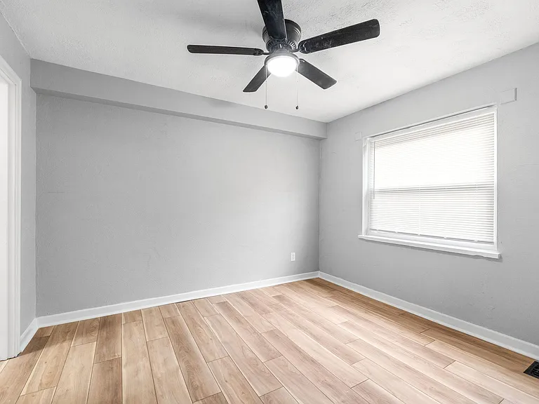 2255 W Broad St #204 — Photo 5