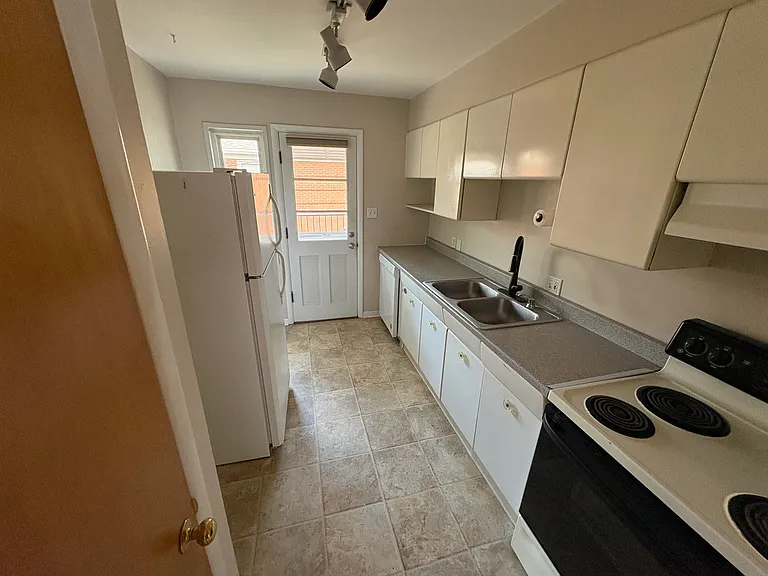 1608 Roxbury Rd #B — Photo 9