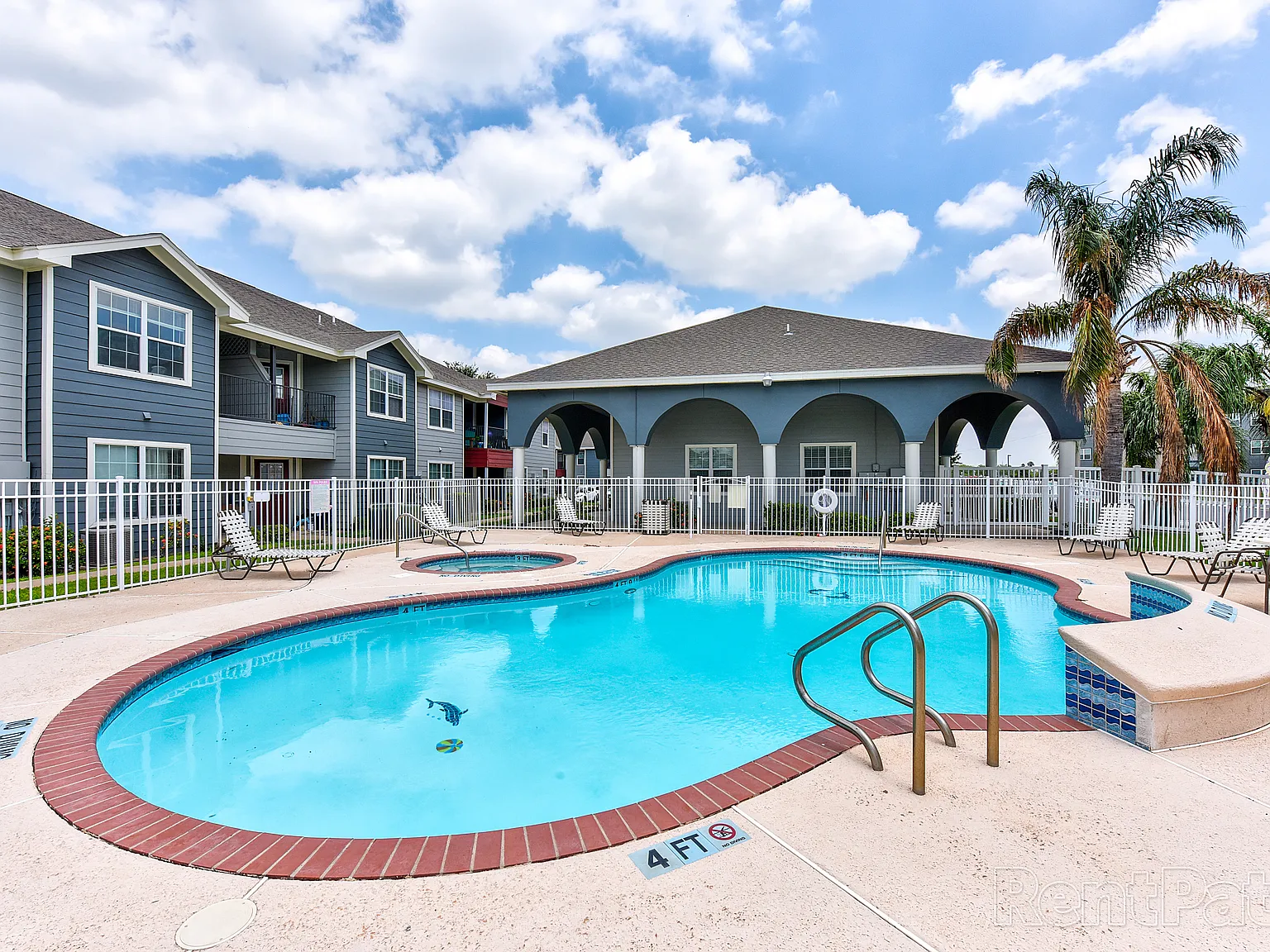 Redbud Place Apartments — Photo 4