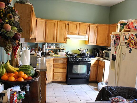 4th image of 32 Marlborough Ave