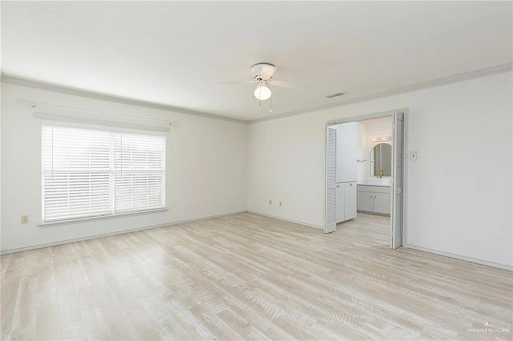 2 bed, 2.5 bath, 1880 sqft, $1,600 — Photo 4