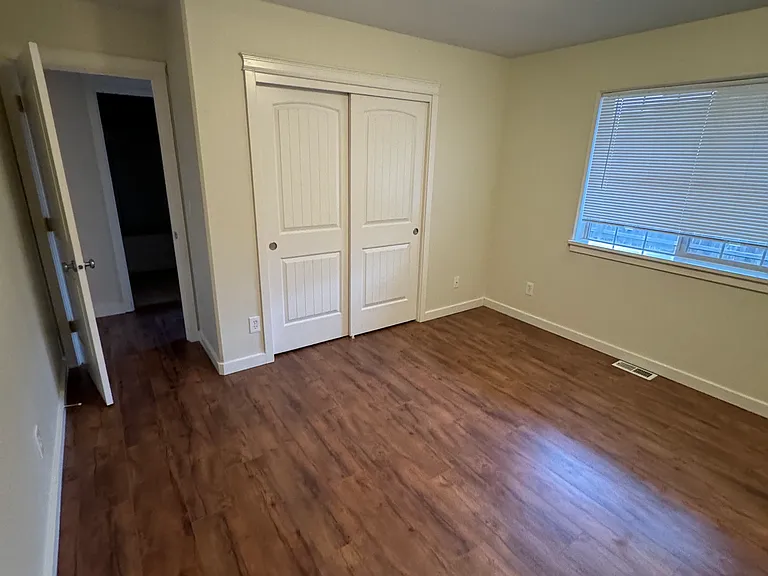 450 SE Park Ave — Photo 8