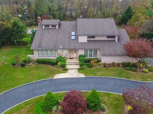 41 Louis Dr, Melville, NY 11747