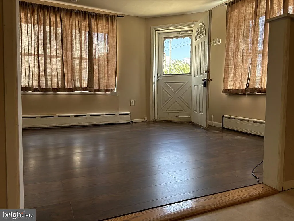 1 bed, 1.0 bath, 1330 sqft, $1,300 — Photo 4