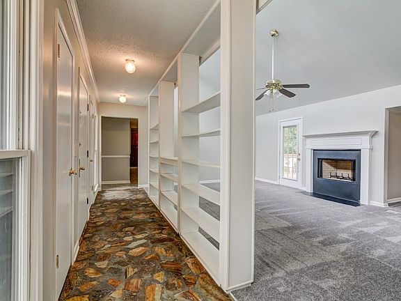 4th image of 2583 Morgan Lake Dr NE
