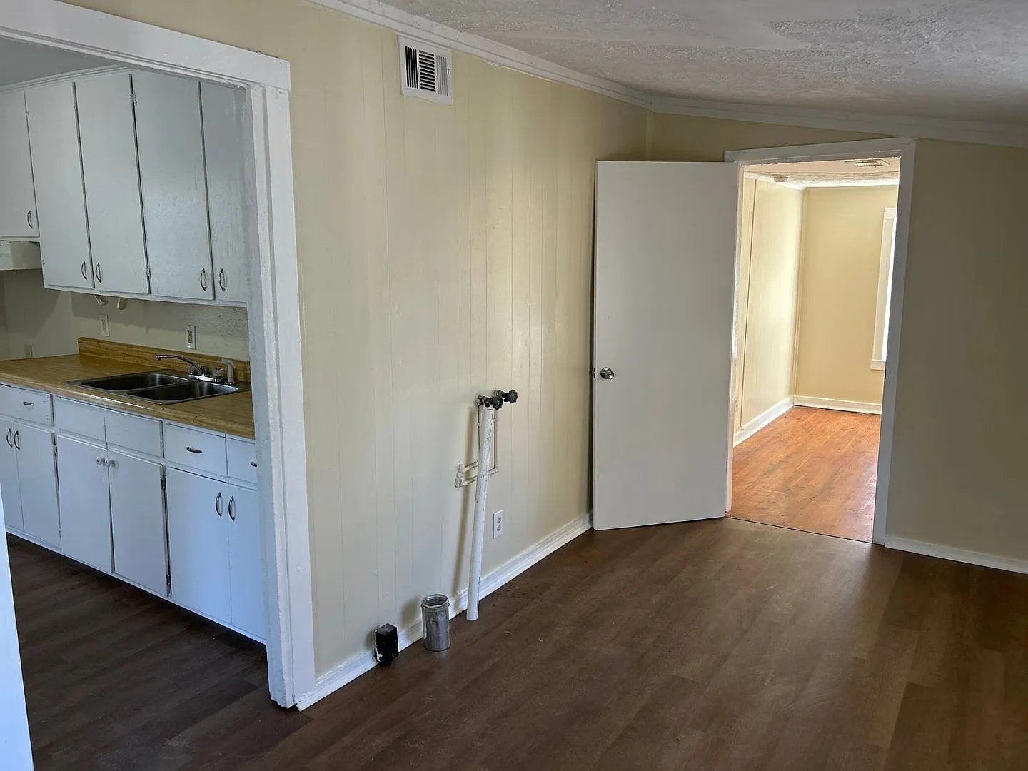 3 Bedroom home central air and heat — Photo 4