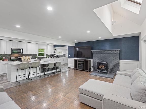 3rd image of 26 Wintergreen Drive