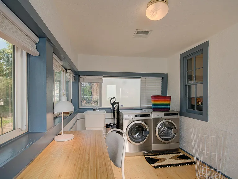 2289 Kelly Ave SW — Photo 17