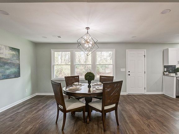 2nd image of 206 Georgia Ln