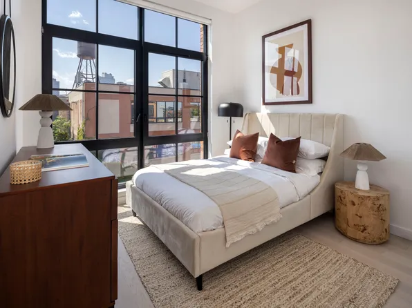 979 Pacific Street image 6 of 12