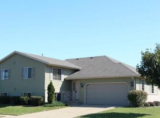 1726 Montclair Pl, Fort Atkinson, WI 53538