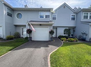 1307 Sara Cir, Port Jefferson Station, NY 11776