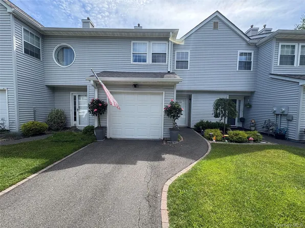 1307 Sara Circle, Port Jefferson Station, NY 11776