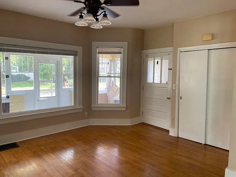 818 E Pacific St — Photo 5