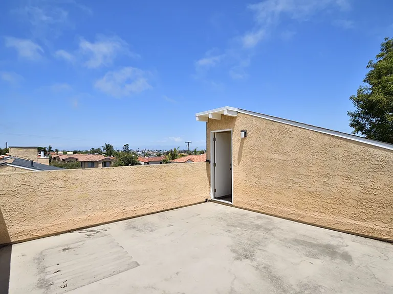 1708 Marshallfield Ln — Photo 9