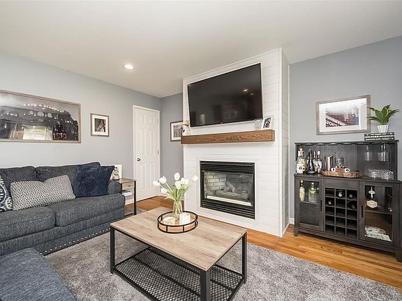 5th image of 711 Village Square Dr