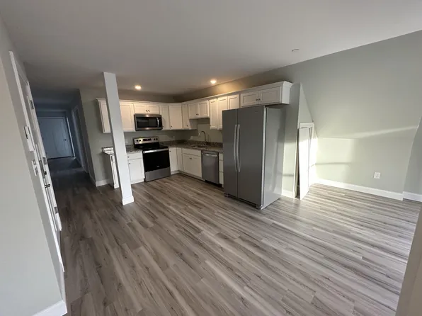 7 Twin Falls Dr APT 3, Westbrook, ME 04092