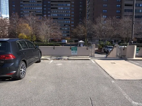 9 Hawthorne Place Pike #69, Boston, MA 02114