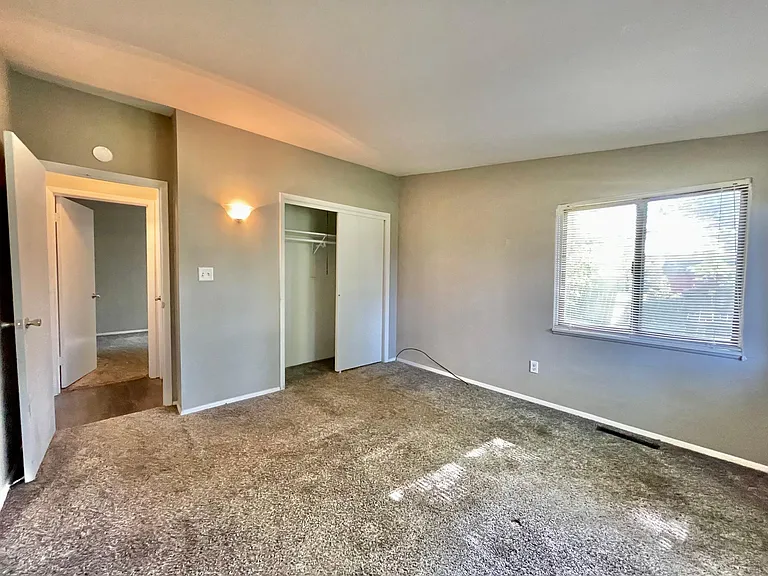 322 Heritage Ct — Photo 16