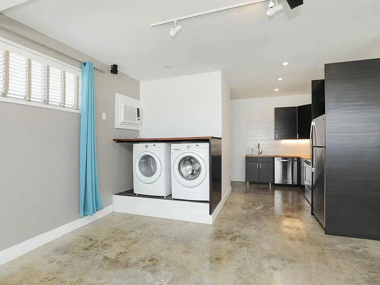 2215 Cleburne St — Photo 14