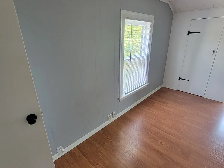 437 E Doty Ave — Photo 35