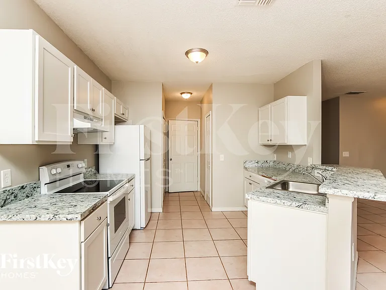 1201 Schumann Dr — Photo 6