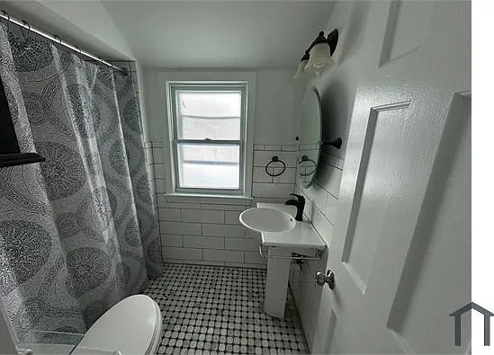 3 bed, 984 sqft, $1,300 — Photo 4