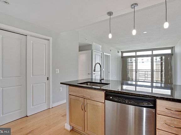 3rd image of 888 N Quincy St Unit 1807