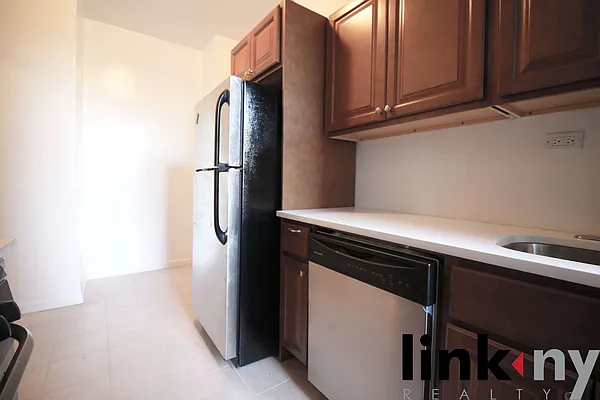 Rented by Link NY Realty | media 40