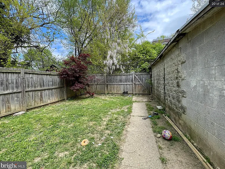 2307 Madison St — Photo 22