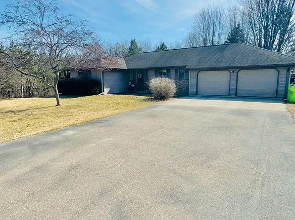 42 E Curharken Dr, Edgerton, WI 53534