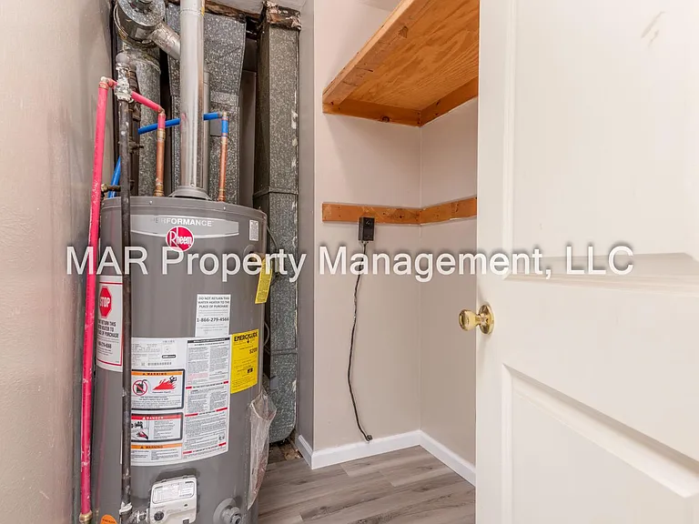 1035 Chester Ave #UP — Photo 12