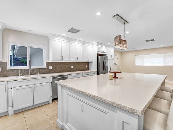 3rd image of 24375.5 Hatteras St