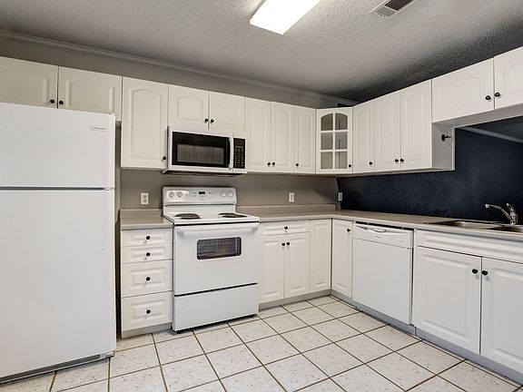 2nd image of 6131-6137 Summerhill Pl