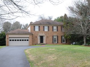 1026 Riva Ridge Dr, Great Falls, VA 22066