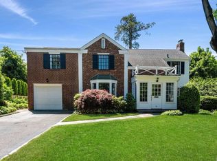 16 Old Pond Rd, Great Neck, NY 11023