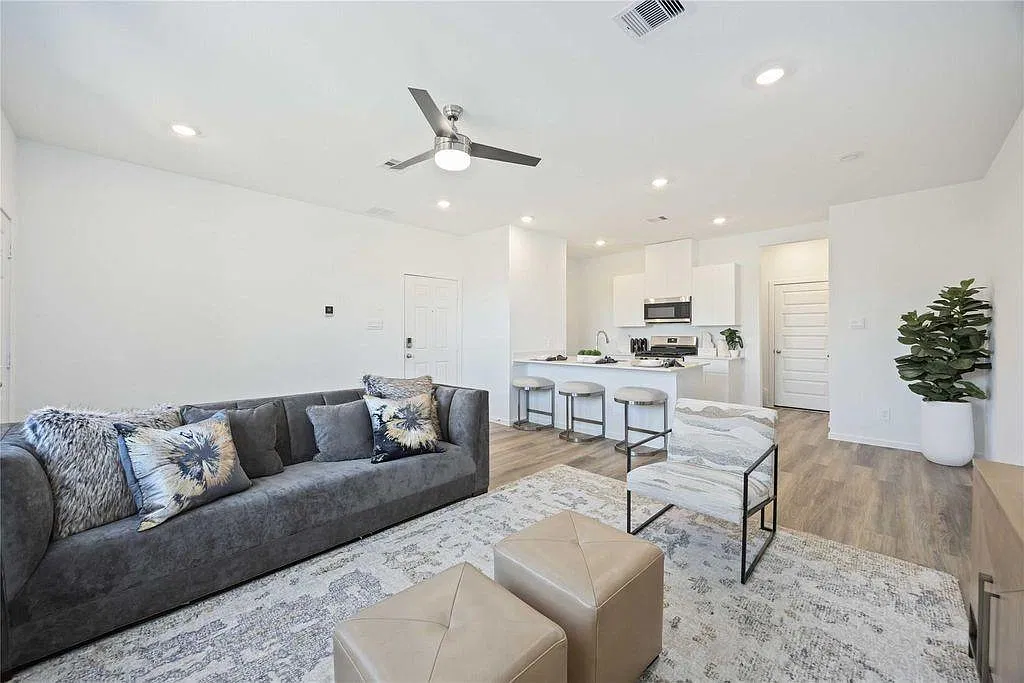 3 bed, 2.5 bath, $1,900 — Photo 4