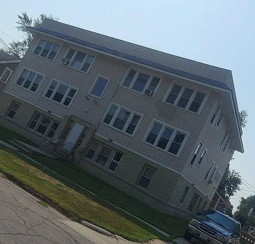701 N 2nd Ave E Photo 1