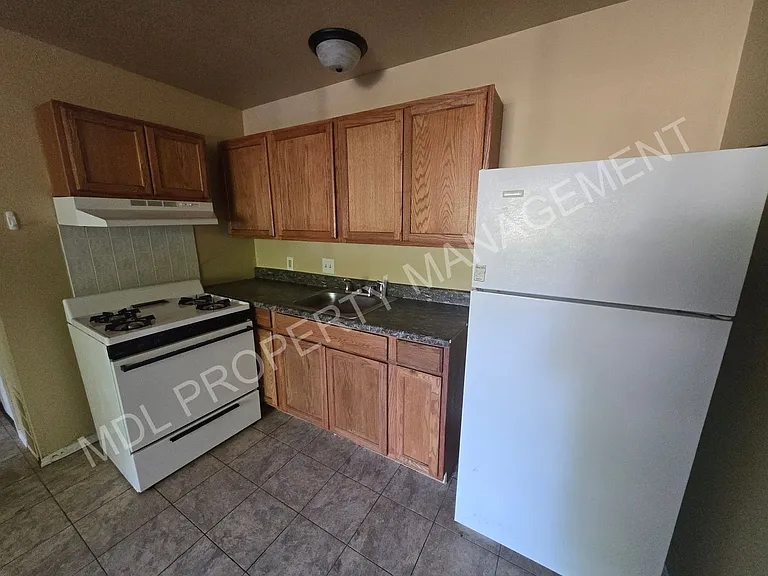 2809 S Jefferson* — Photo 6