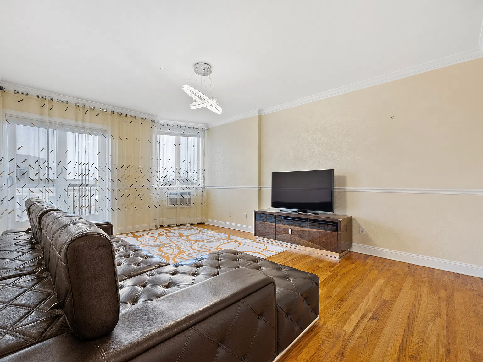 3 bed, 2.5 bath, 1367 sqft, $4,500 — Photo 3