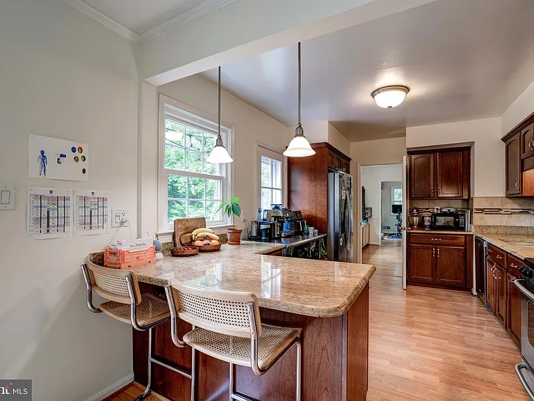 7525 Cayuga Ave — Photo 17