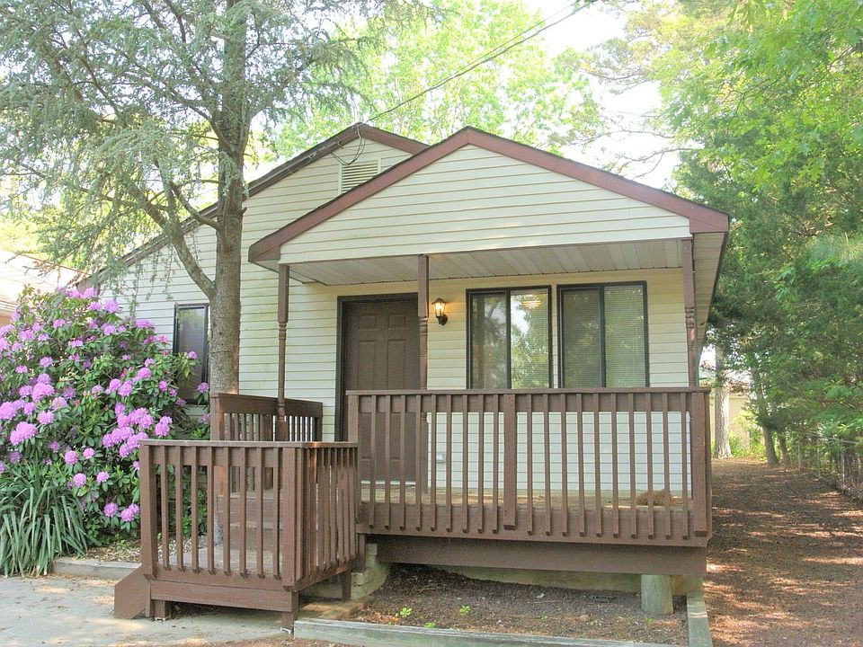 1st image of 407 Anthony Ave