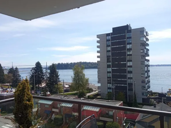 1845 Bellevue Ave #404, West Vancouver, BC V7V 1B2